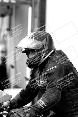 media/Mar-28-2022-Superbike Trackdays (Mon) [[b8603d0f67]]/Around the Pits/